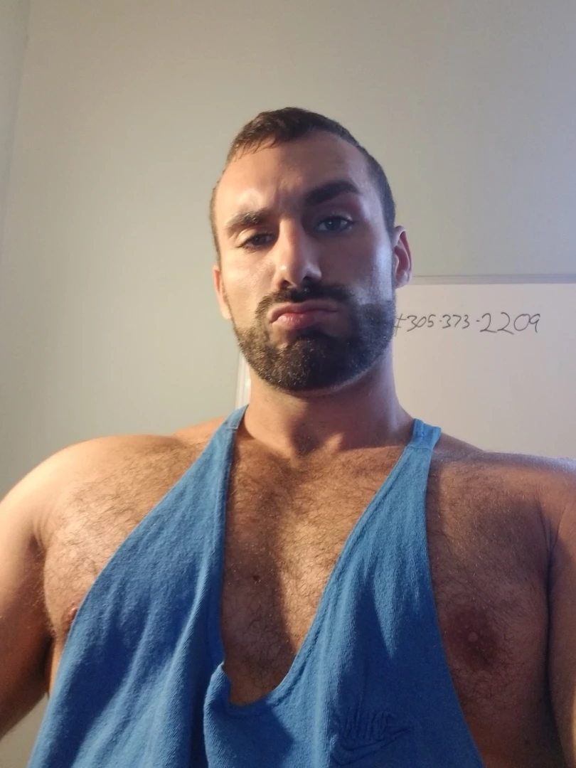 Who ever wants a nice muscle pump video dm me to help feed this 