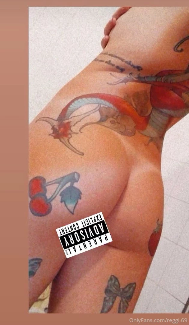 Everyone loves my tattos and my botty 