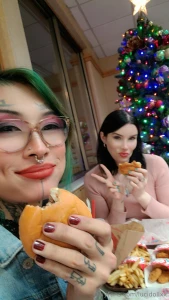 Merry christmas and happy holidays to all my subs love youuu all see