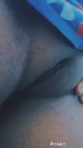 Escondida en el ba o casi por ducharme porque en un rato hare un rico