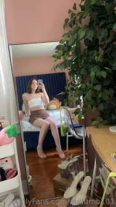 Look at my silly little bimbo outfit