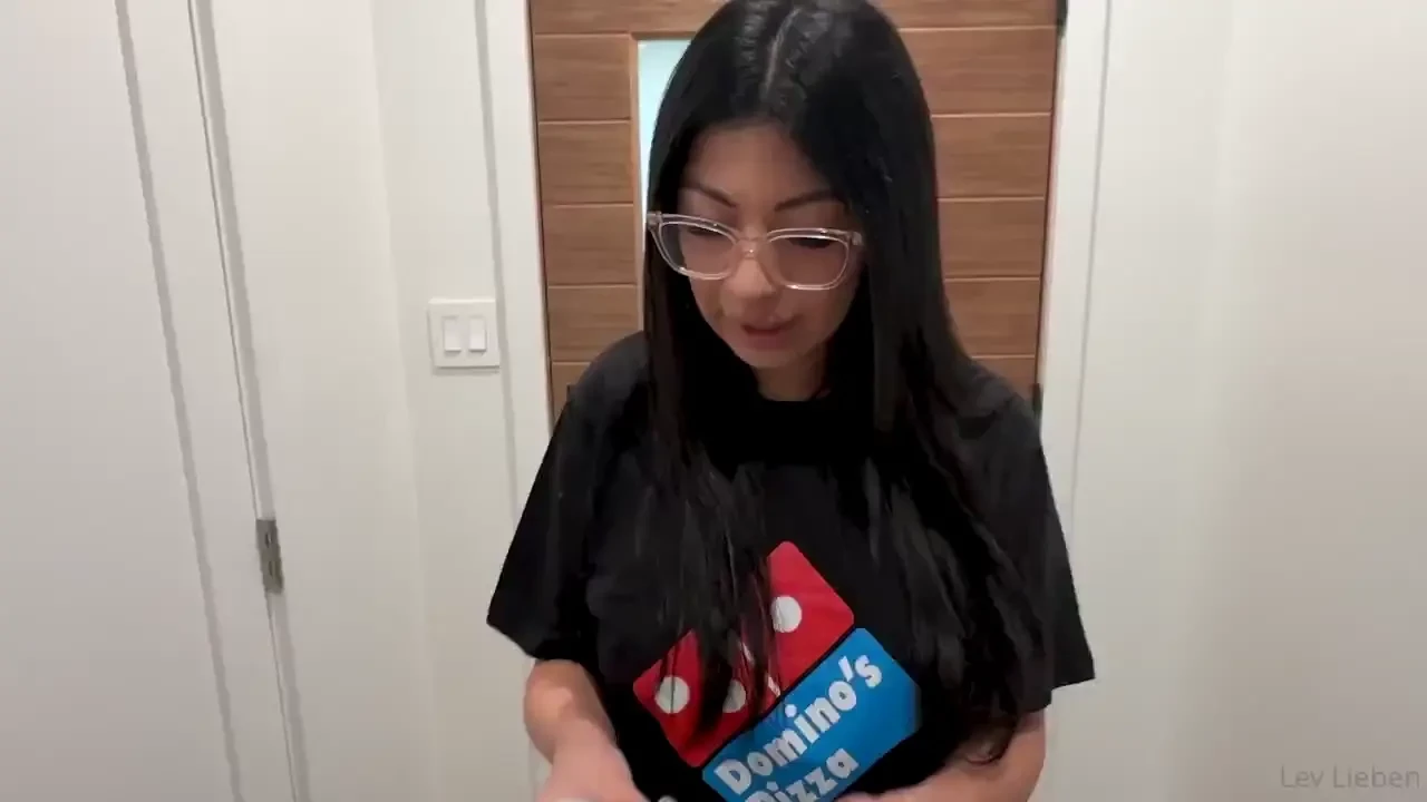 I fucked the pizza delivery girl s asshole imagine getting dumped on 