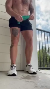 Wanna find out where all this sweat came from check your dms
