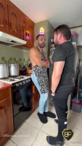 Cocinando con el chef pasamos de cocinar a sacarnos la leche el famoso