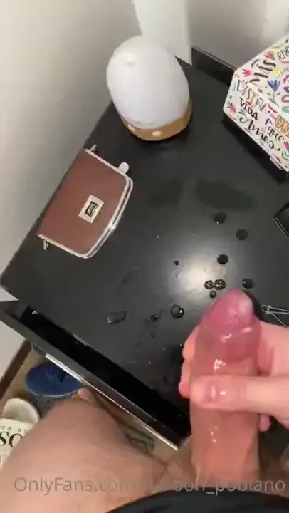 Esta era la segunda vez que me venia y me sali tanta leche que sent a 