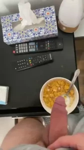 Ya desayunaste yo agreg la leche a tu cereal como frutas para que sepa