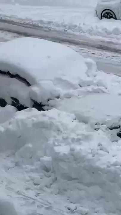 The amount of snow in munich is insane right now part 4 