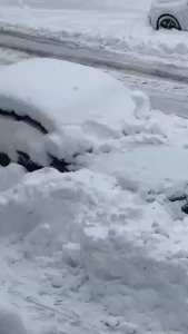 The amount of snow in munich is insane right now part 4