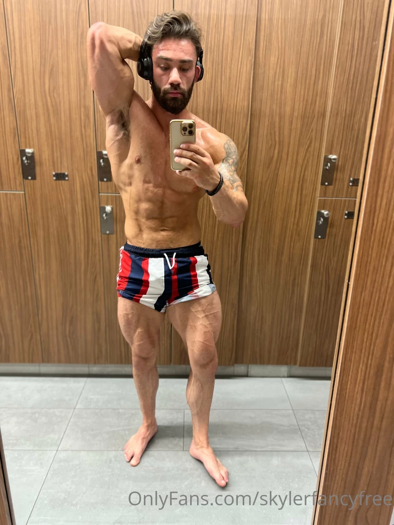 Worship my alpha body skylerfancyy 