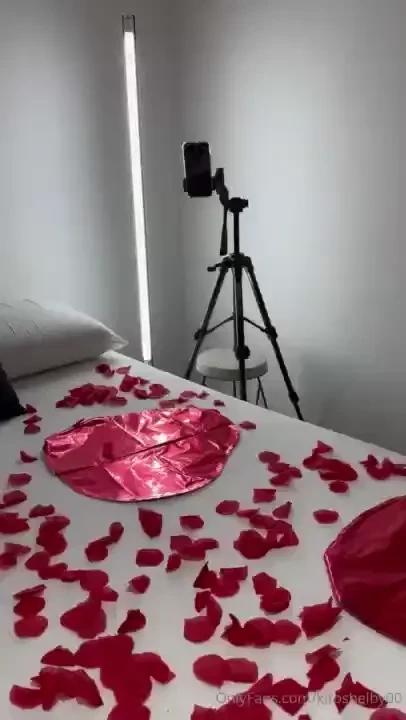 Today you will be able to see how i kiss two guys for the first time i 