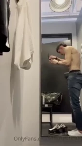 Which of the two outfits do you like the most quale dei due outfit ti