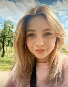 Big ass slut sunnybanny1 wants you to slap it this naughty loves to part 666