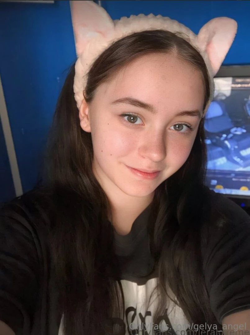 Free subscription leraloveme slutty cutie leraloveme loves to shake in part 122 