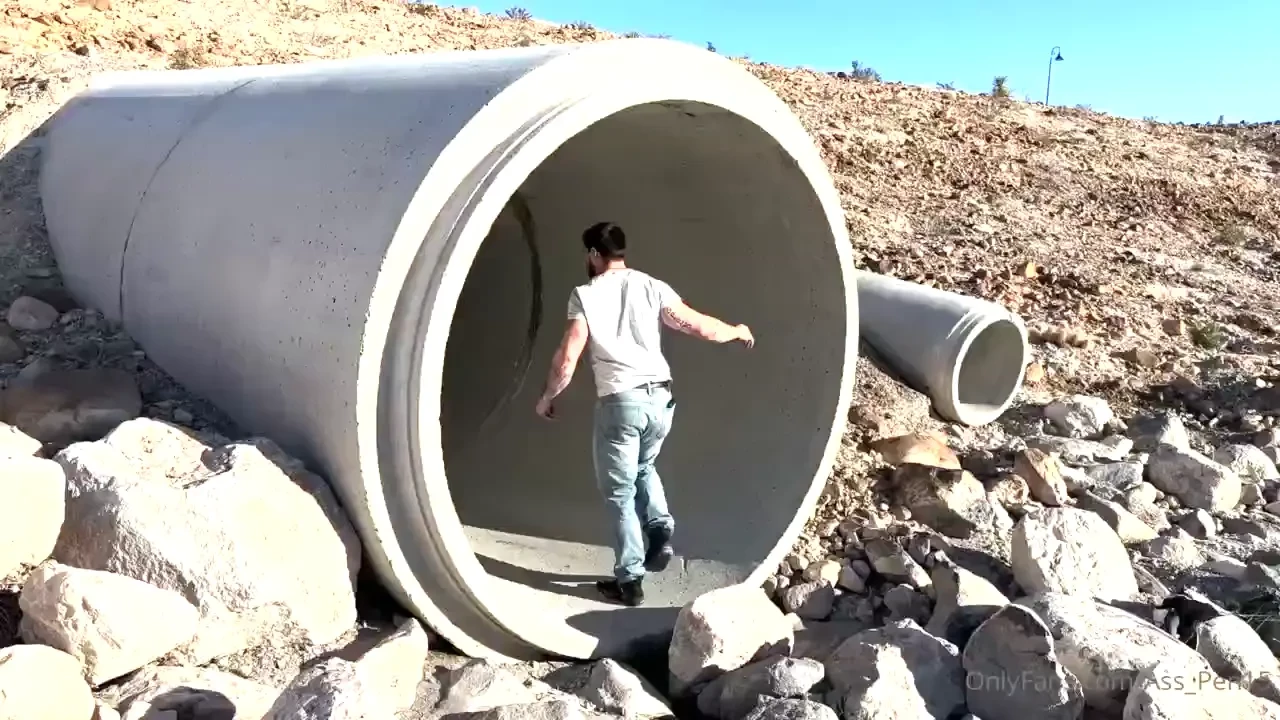 Here s my halloween scene pennywise lures me into the sewers to cnc me 