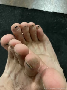 Feet pics are free with my sites subscription pity no one screams for part 5