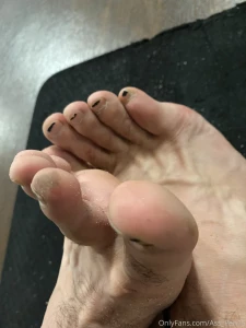 Feet pics are free with my sites subscription pity no one screams for part 3