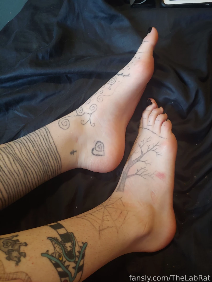 Anyone out there want to play with my feet 