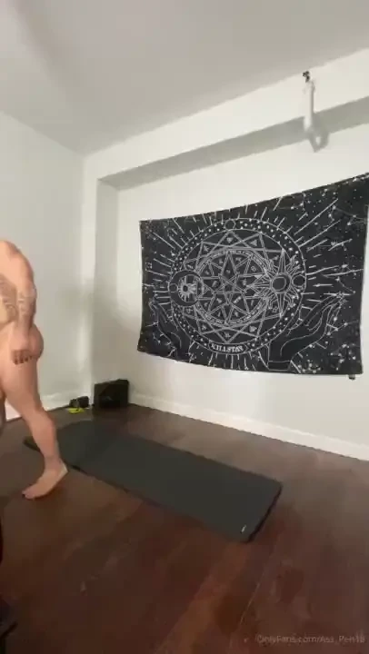 Deep nude stretching 