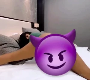 Ridin my dildo in the splits i was feeling horny asf last night bby so