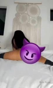 Fuck me from behind feeling naughty af rn showing you my in da splits