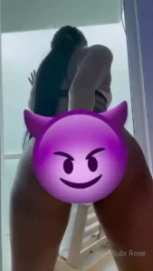 Rubbin dis pussy from da back got me drippin ass all in ur face movin