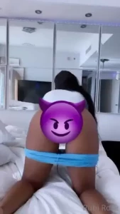 Ass archin back while pulling dem bottoms off n throwing diss thicc