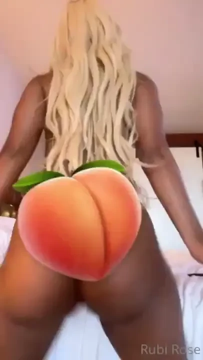 Horny af pussy drippin rotating this juicy ass showing all dem curves 