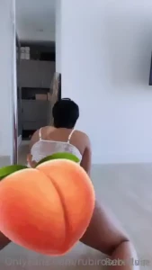 Longest twerk vid yet how long u lasting if you were behind these