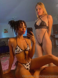 Mmm getting milky with that coffee swipe to admire the cream to my