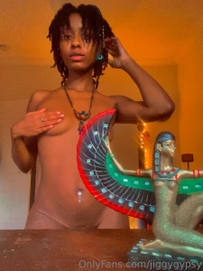 Tips of 5 get you 3 sexy photos in your dm tips or 10 get you 3 nude