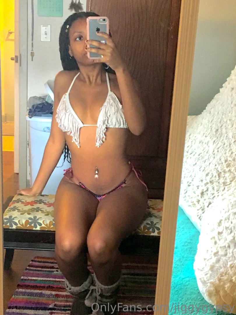 Thank you to the steady flow of new followers here is a lil full-body 