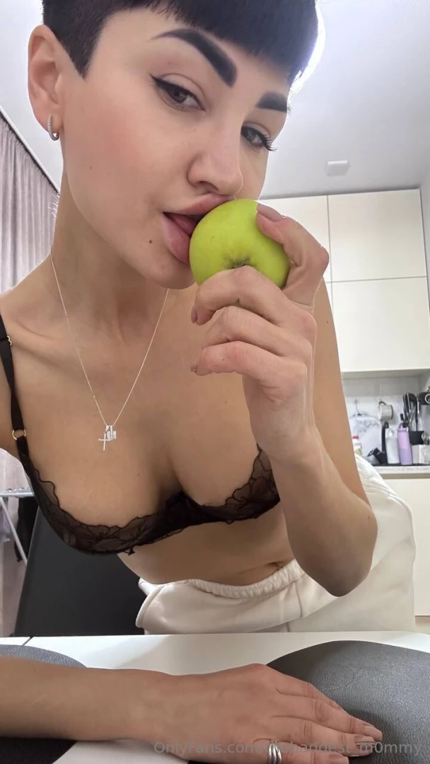 Do you love apple juice or mommy s peach juice your prefer much more 