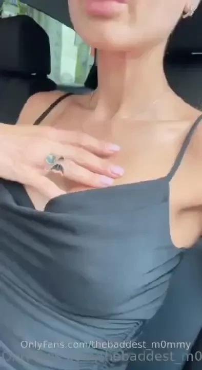 Baby do you like my plump lips i think my lips are very sexy and juicy 