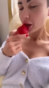 Let s try the same with your hard cock i would like to grab it with my