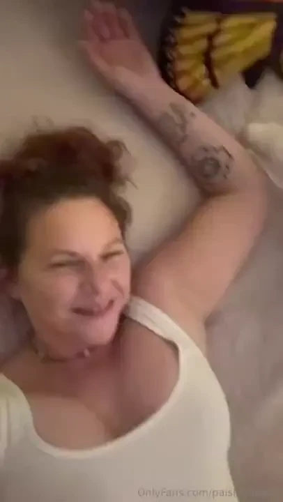 I love petting my pussy meow 