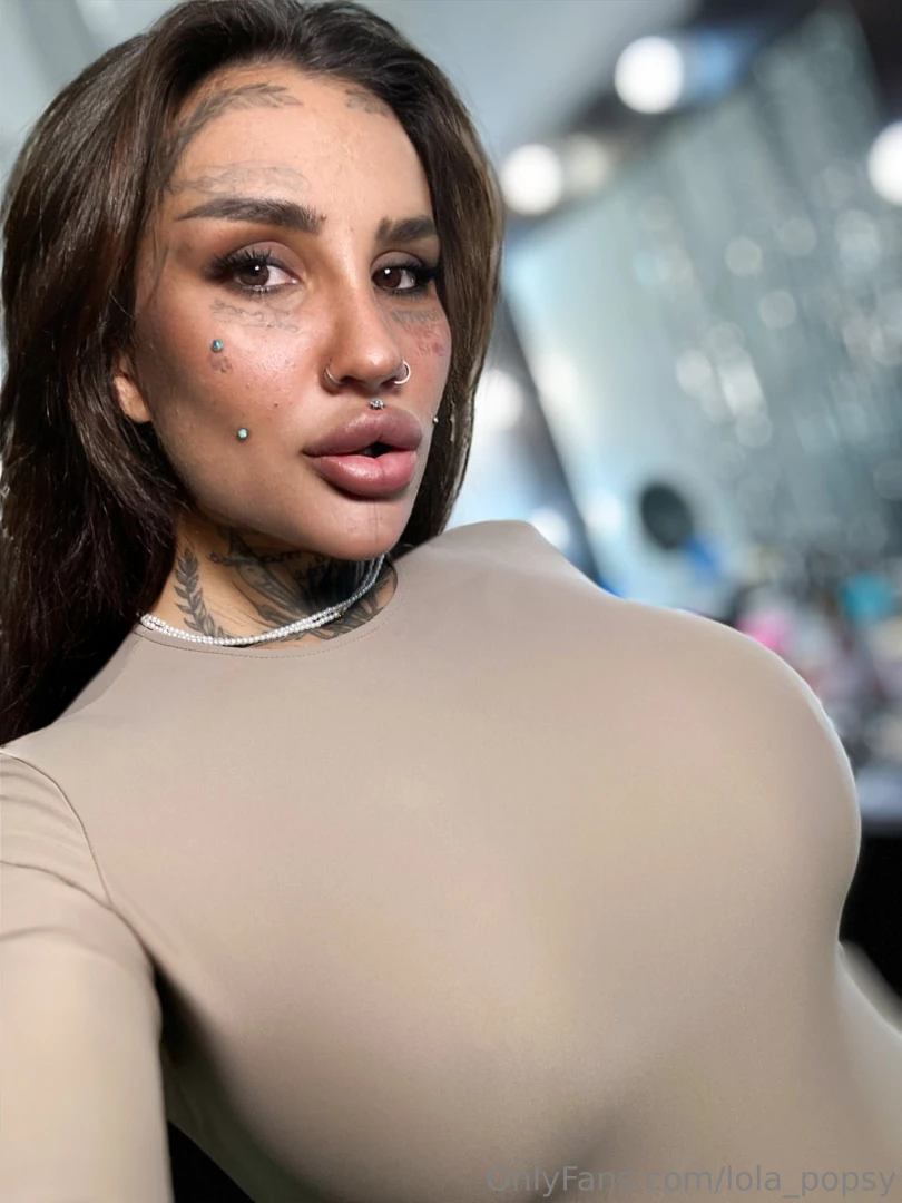 Follow the sparkle in my eyes 