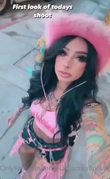 Which outfit do you like better 