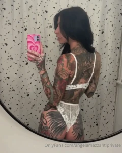 Bet you wanna see what s under this let me