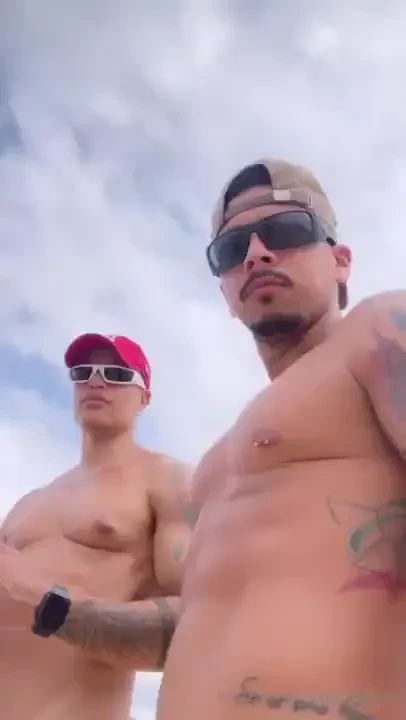 Today we went to sunbathe and we got hot hoje fomos tomar sol e 