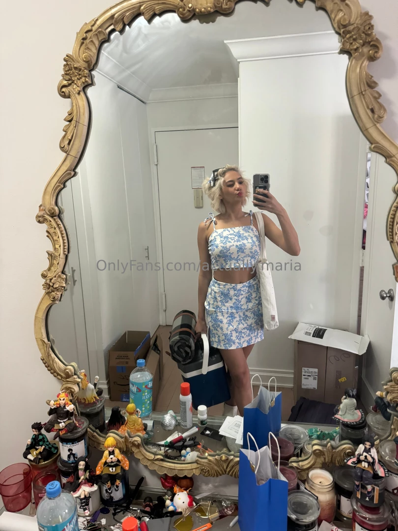 Go on a picnic date with me 