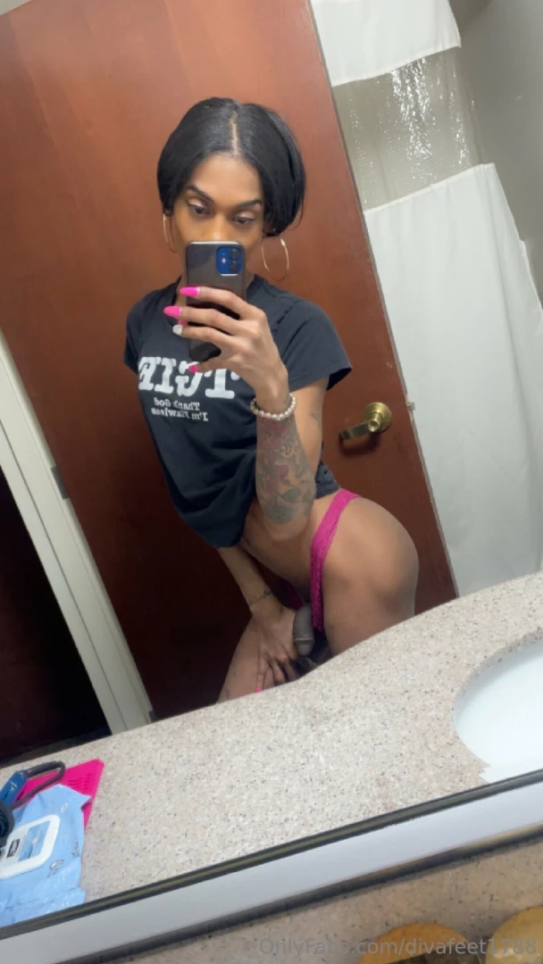 Divafeet17881 