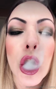 Do you like a bad girl who smokes while she makes you cum who doesn t