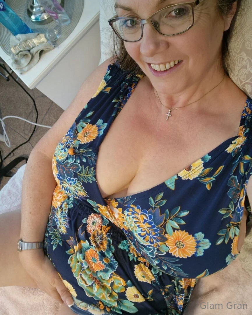 Send your favourite gilf a morning message 