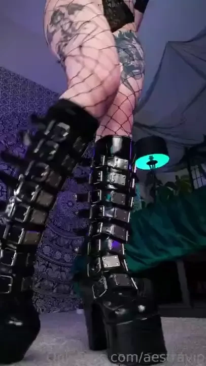 Worship me in my shiny goth boots 