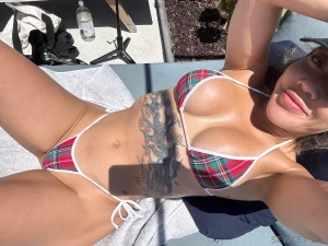 Yea it s pink and tiny on the inside