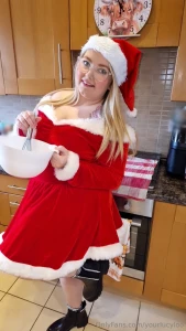Fancy coming to bake some christmas cookies with me part 1