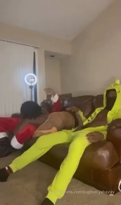 Santa and santa helper vs big dick grinch omg the grinch dick is 