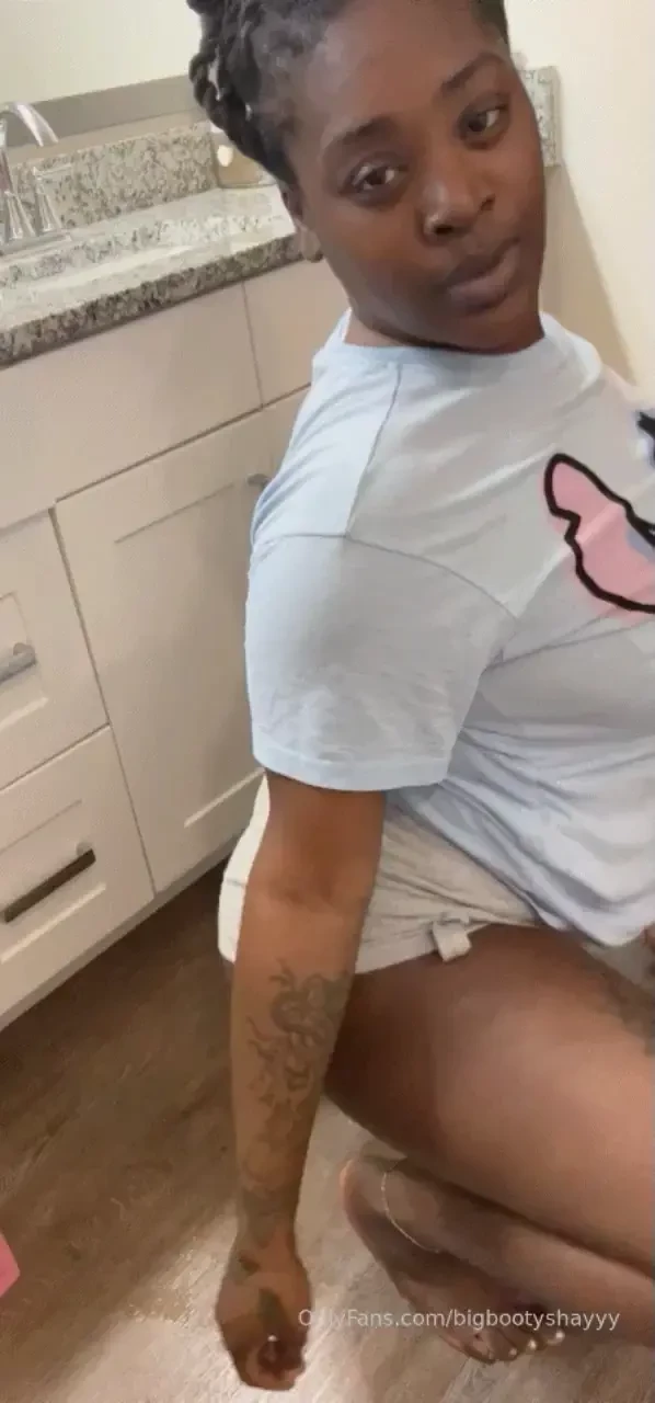 I m bout to suck yo dick 
