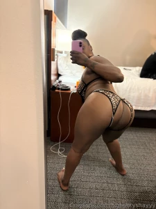 Damn i m such a hoe i m bout to suck 2 dicks this week