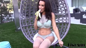 Happy thursday lovers i thought i would take you outside so we can